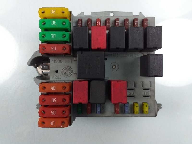 Recambio de caja reles / fusibles para fiat bravo (198) 1.9 active multijet referencia OEM IAM 51775688  
