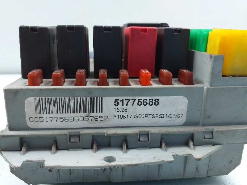 Recambio de caja reles / fusibles para fiat bravo (198) 1.9 active multijet referencia OEM IAM 51775688  