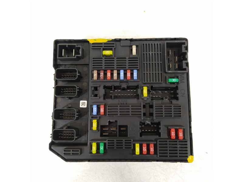 Recambio de caja reles / fusibles para renault scenic iii selection referencia OEM IAM 284B67924R  