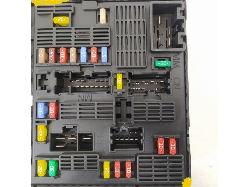Recambio de caja reles / fusibles para renault scenic iii selection referencia OEM IAM 284B67924R  