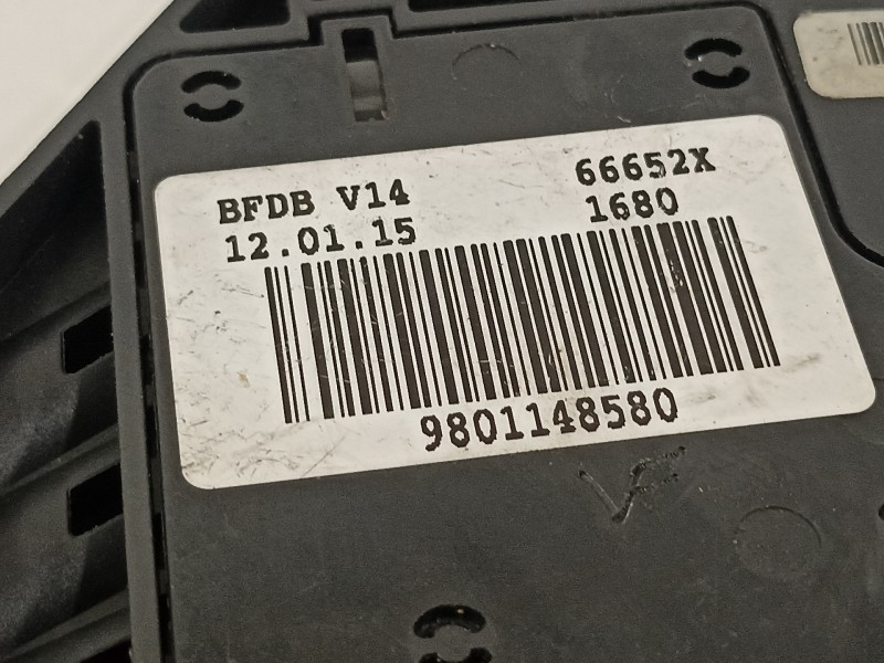 Recambio de caja reles / fusibles para citroën c3 attraction referencia OEM IAM 9801148580  