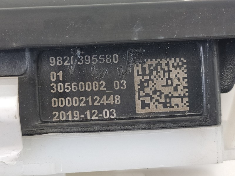 Recambio de maneta exterior porton para peugeot 208 2020 referencia OEM IAM 9820395580  