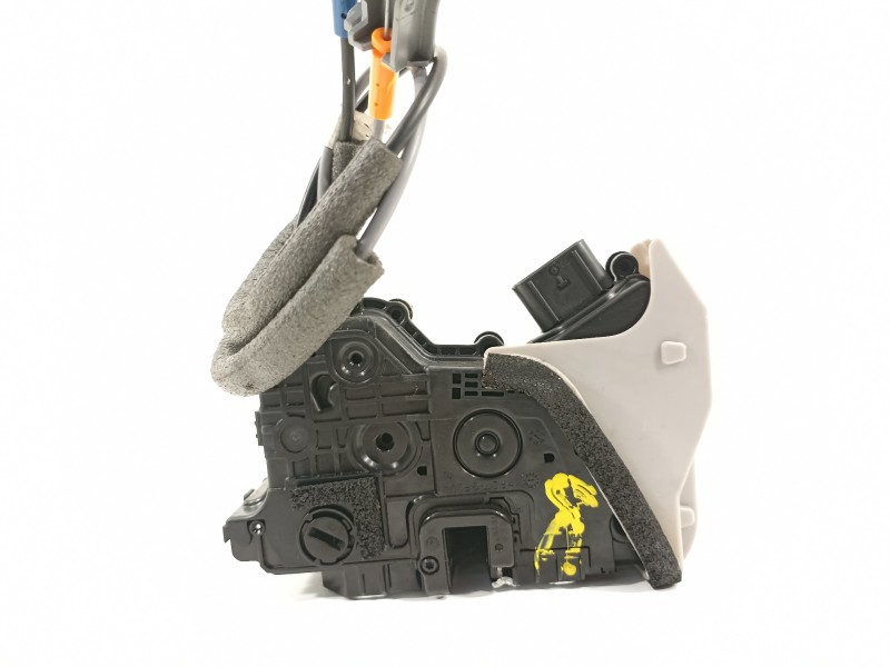 Recambio de cerradura puerta trasera derecha para hyundai kona tecno 2wd referencia OEM IAM 81420J9000  