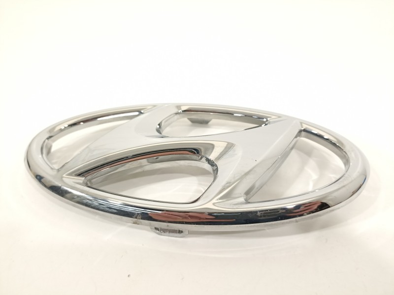 Recambio de emblema para hyundai kona tecno 2wd referencia OEM IAM 86354J9000  