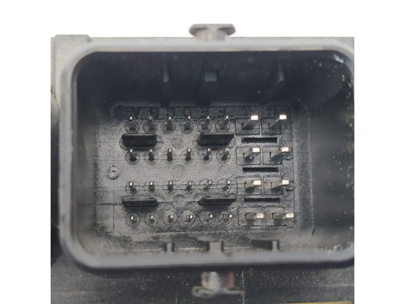 Recambio de centralita motor uce para dacia sandero laureate referencia OEM IAM 8201002106 8201083336 