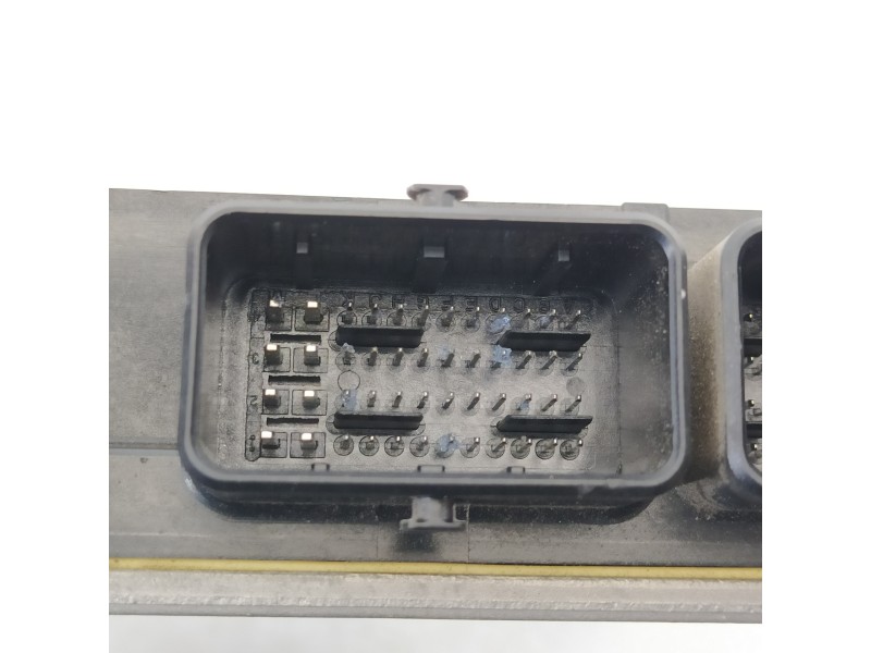 Recambio de centralita motor uce para dacia sandero laureate referencia OEM IAM 8201002106 8201083336 