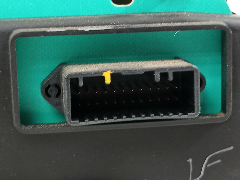 Recambio de cuadro instrumentos para dacia sandero laureate referencia OEM IAM 248100568R  