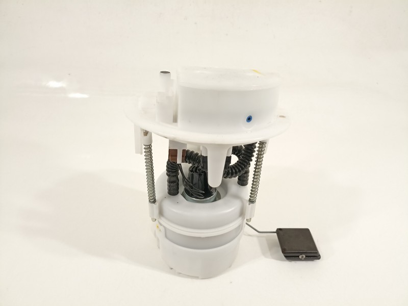 Recambio de bomba combustible para opel corsa f referencia OEM IAM 320334220  