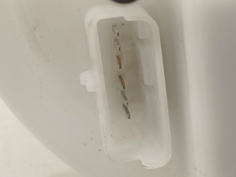 Recambio de bomba combustible para opel corsa f referencia OEM IAM 320334220  