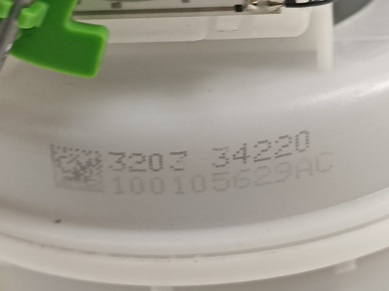 Recambio de bomba combustible para opel corsa f referencia OEM IAM 320334220  
