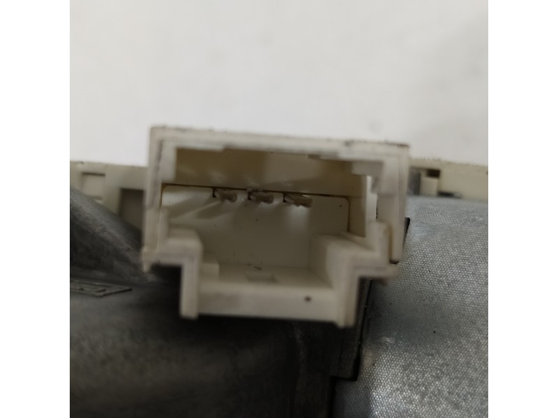 Recambio de motor limpia trasero para dacia sandero laureate referencia OEM IAM 8200734582  