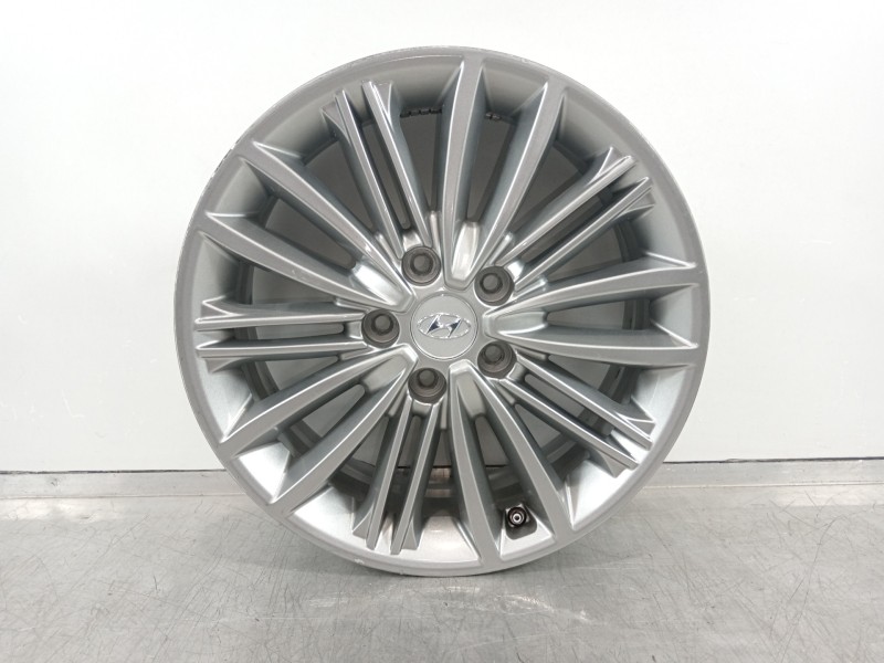 Recambio de llanta para hyundai kona tecno 2wd referencia OEM IAM 52910J9200  