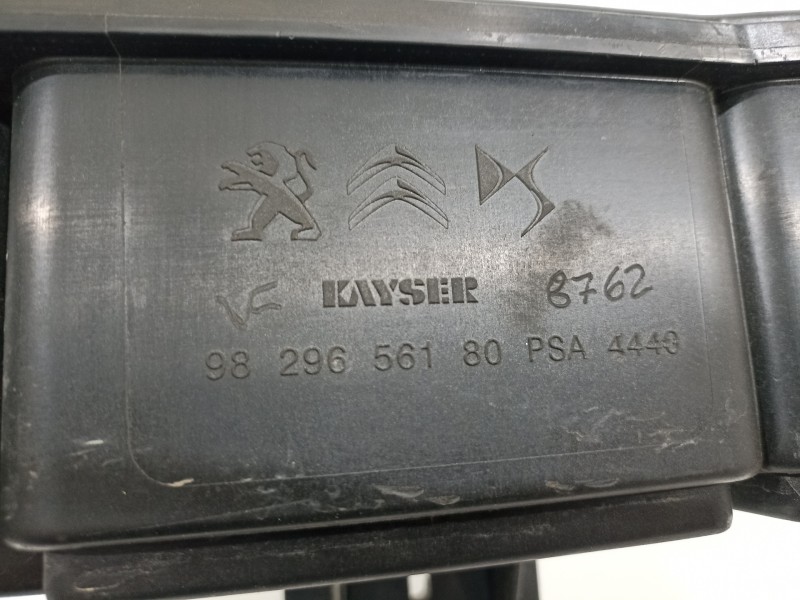 Recambio de filtro carbono activo para opel corsa f referencia OEM IAM 9829656180  