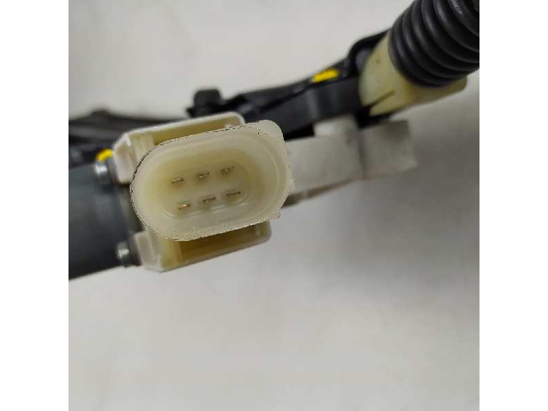 Recambio de elevalunas delantero derecho para bmw serie 5 lim. (f10) 520d referencia OEM IAM 7182132 7182112 7248172