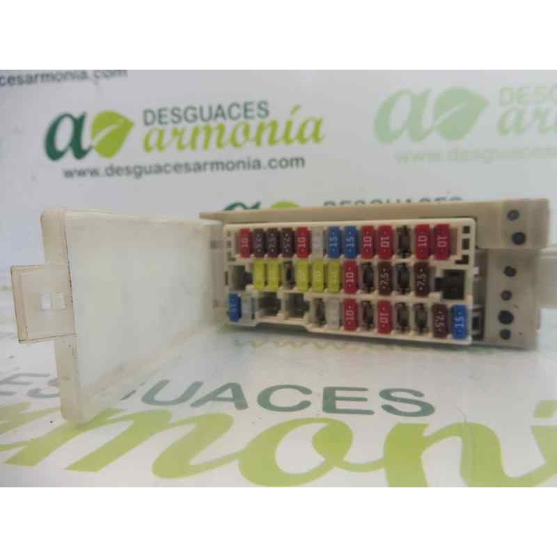 Recambio de caja reles / fusibles para toyota auris hybrid active referencia OEM IAM   