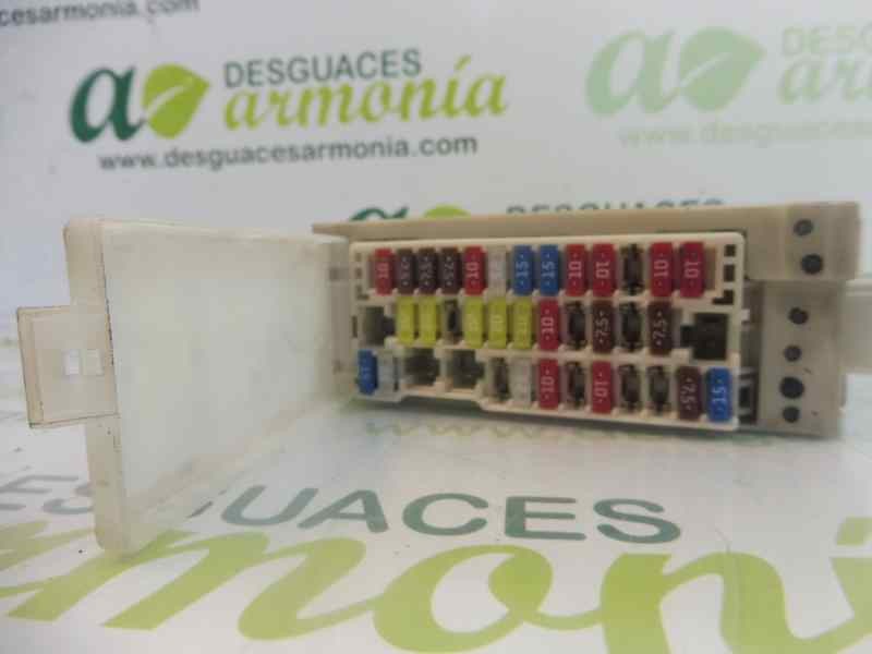 Recambio de caja reles / fusibles para toyota auris hybrid active referencia OEM IAM   