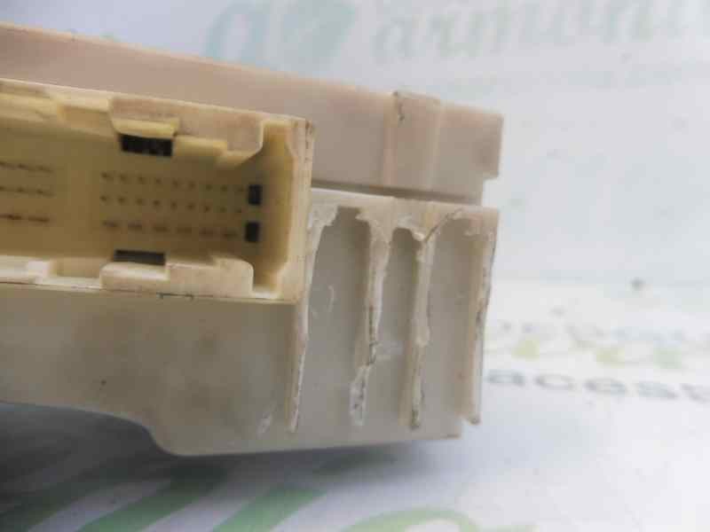 Recambio de caja reles / fusibles para toyota auris hybrid active referencia OEM IAM   