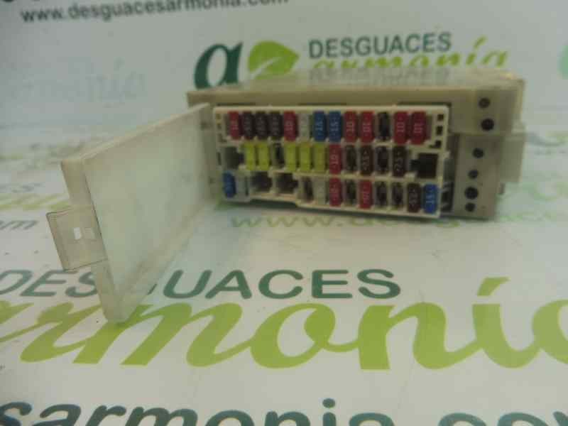 Recambio de caja reles / fusibles para toyota auris hybrid active referencia OEM IAM   
