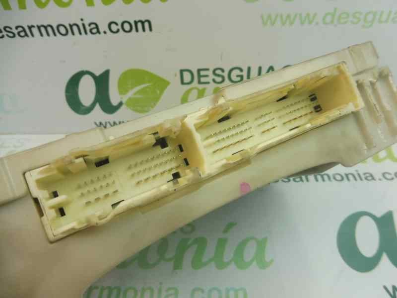 Recambio de caja reles / fusibles para toyota auris hybrid active referencia OEM IAM   