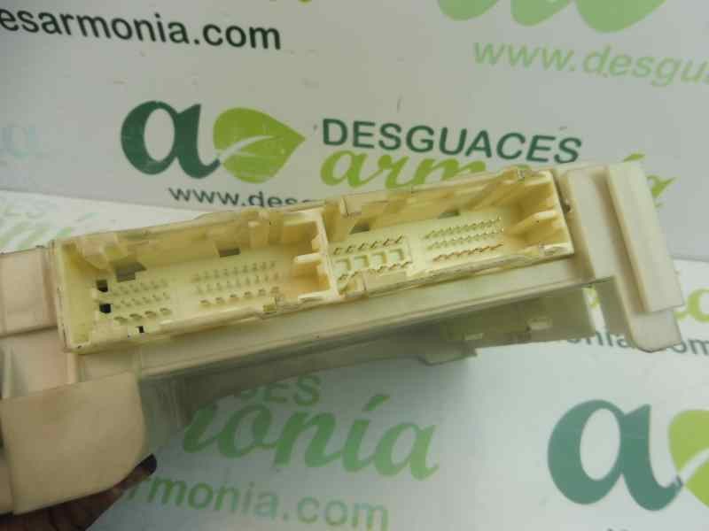 Recambio de caja reles / fusibles para toyota auris hybrid active referencia OEM IAM   