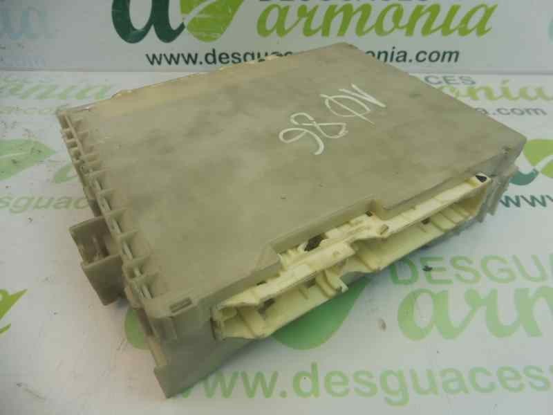 Recambio de caja reles / fusibles para toyota auris hybrid active referencia OEM IAM   