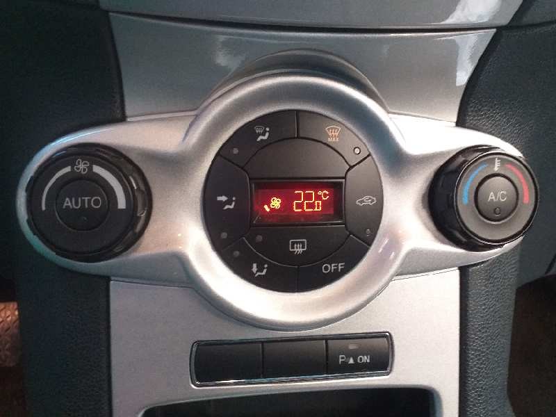 Recambio de mando climatizador para ford fiesta (cb1) titanium referencia OEM IAM 8A6T18C612AJ  