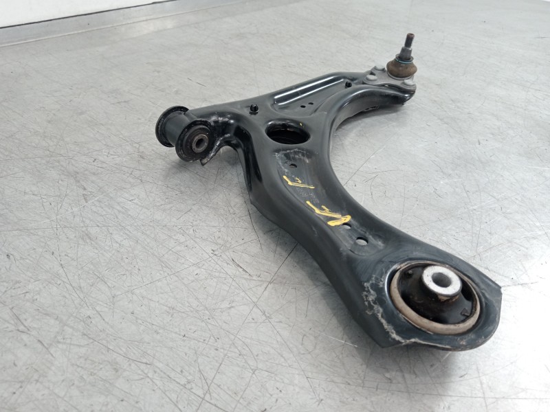 Recambio de brazo suspension inferior delantero derecho para seat arona xperience referencia OEM IAM 2Q0407152D  