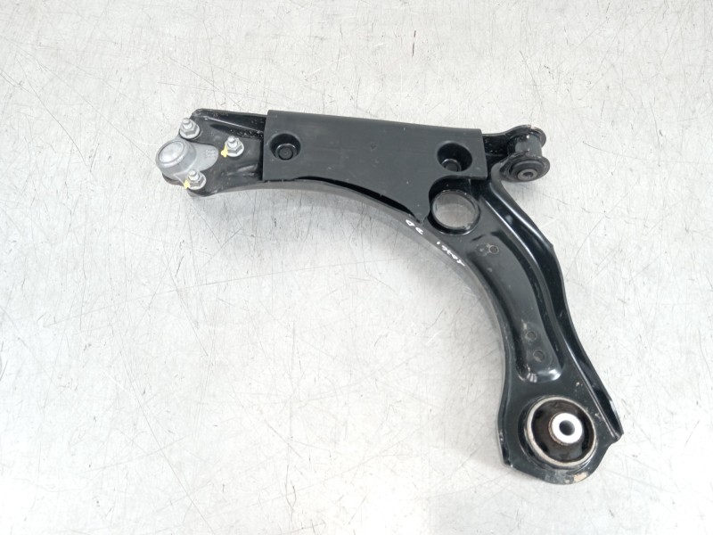 Recambio de brazo suspension inferior delantero derecho para seat arona xperience referencia OEM IAM 2Q0407152D  