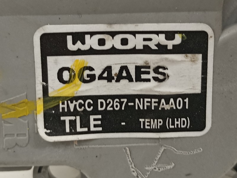 Recambio de motor apertura trampillas climatizador para hyundai tucson essence 2wd referencia OEM IAM HVCCD267  