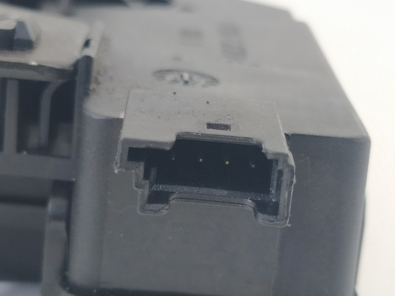 Recambio de cerradura maletero / porton para bmw serie 1 berlina (e81/e87) 120d referencia OEM IAM 8196401  