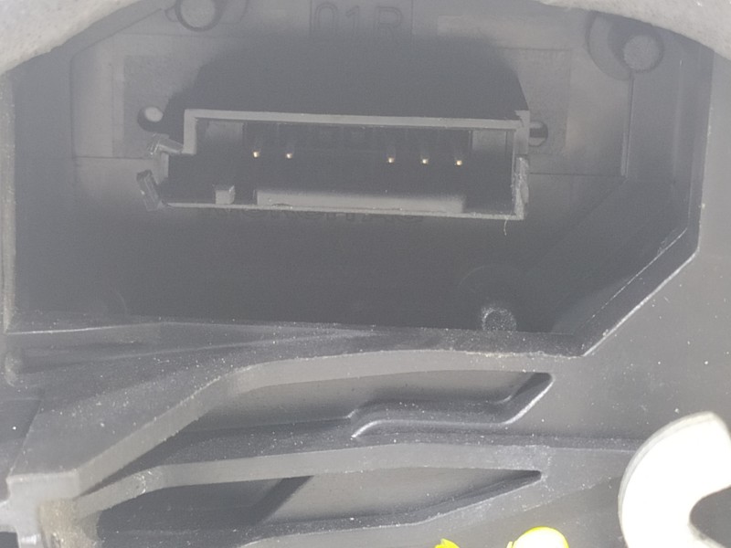 Recambio de cerradura puerta delantera derecha para bmw serie 1 berlina (e81/e87) 120d referencia OEM IAM 7167074 A046998 