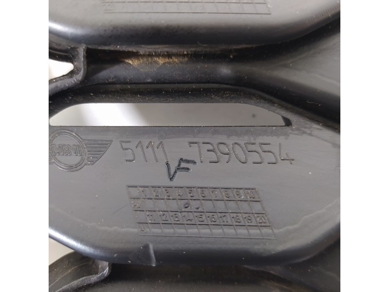 Recambio de rejilla paragolpes derecha para mini countryman (f60) cooper s e all4 referencia OEM IAM 51117390554  