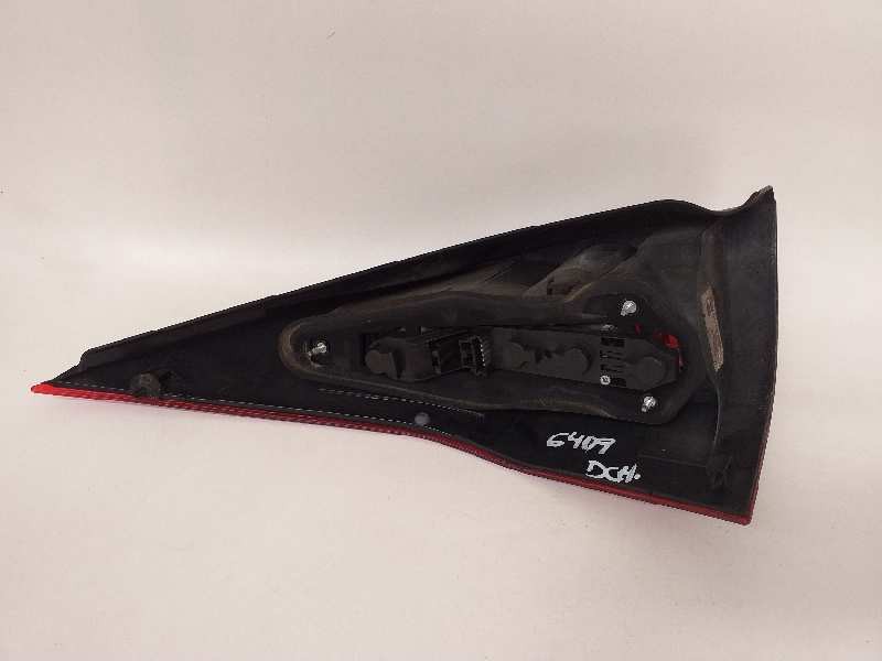 Recambio de piloto trasero derecho para renault megane ii familiar dynamique confort referencia OEM IAM 8200142683  