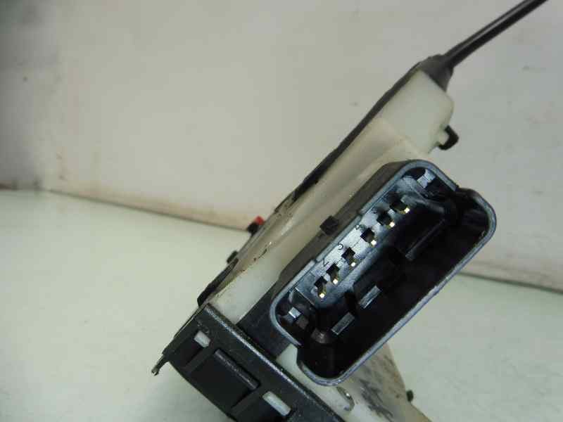 Recambio de cerradura puerta trasera izquierda para peugeot 208 style referencia OEM IAM 9812501280  