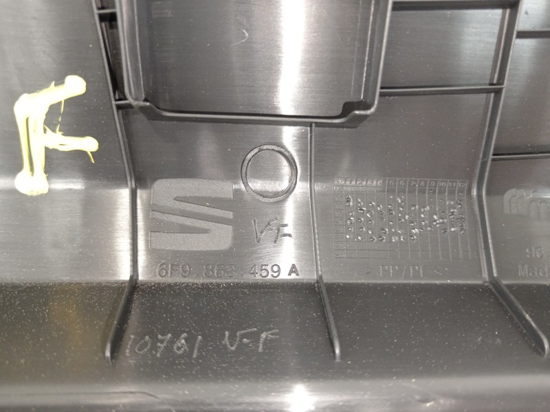 Recambio de moldura para seat arona xperience referencia OEM IAM 6F9863459A  