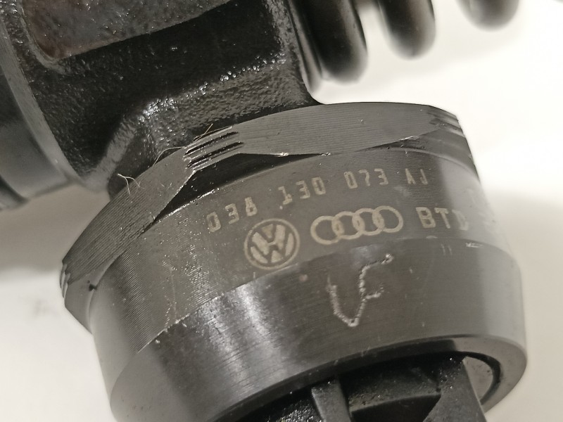 Recambio de inyector para volkswagen golf iv berlina (1j1) highline referencia OEM IAM 038130073AJ 0414720037 