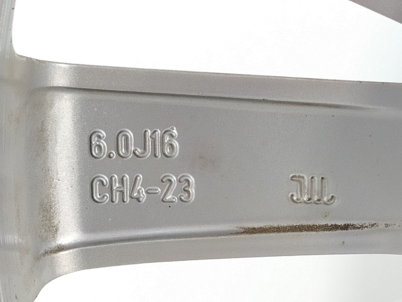 Recambio de llanta para peugeot 208 style referencia OEM IAM 9808137577  