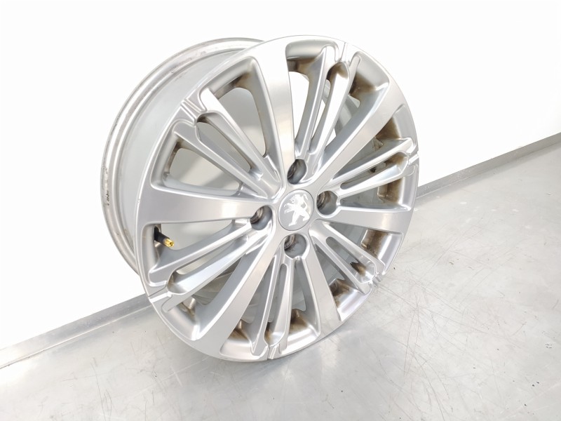 Recambio de llanta para peugeot 208 style referencia OEM IAM 9808137577  