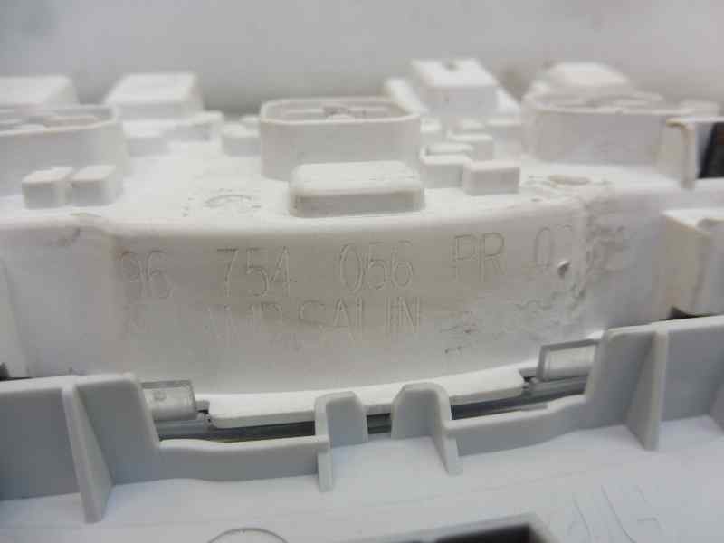 Recambio de luz interior para peugeot 208 style referencia OEM IAM 96754056PR  