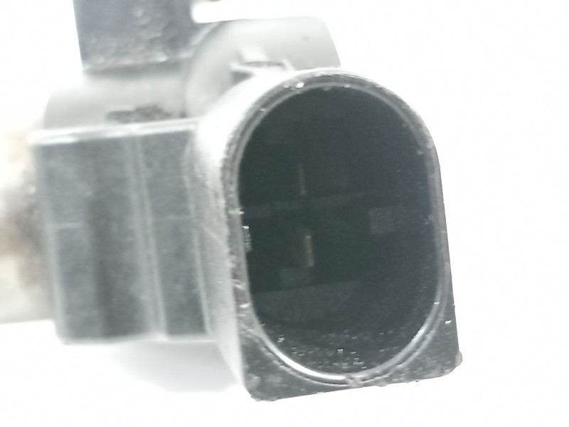 Recambio de inyector para volkswagen passat berlina (3c2) edition plus referencia OEM IAM 03L130277 0445116030 