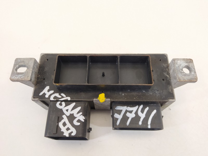 Recambio de caja precalentamiento para renault megane iii berlina 5 p dynamique referencia OEM IAM 8200558438A  