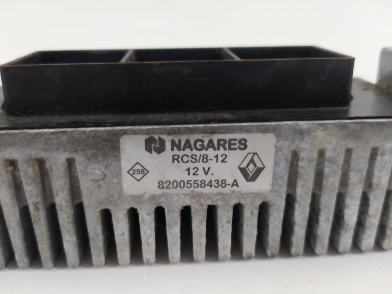 Recambio de caja precalentamiento para renault megane iii berlina 5 p dynamique referencia OEM IAM 8200558438A  