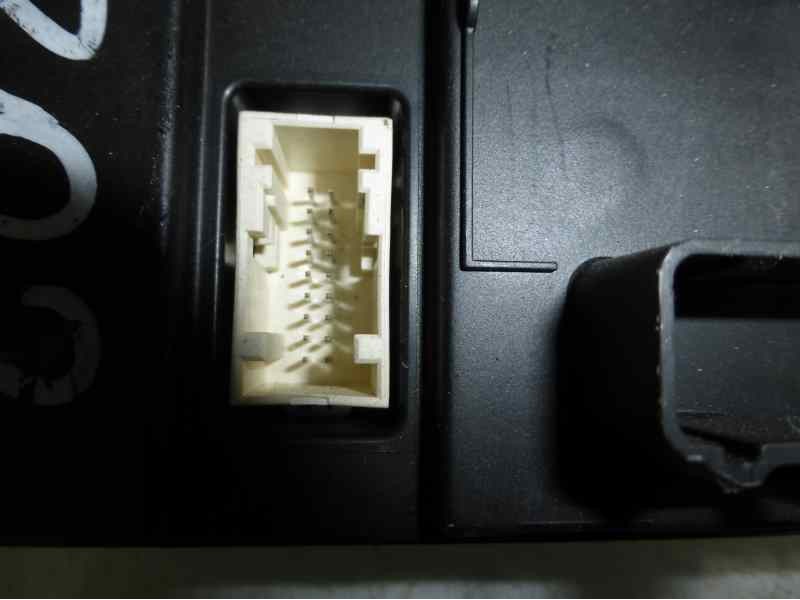 Recambio de mando climatizador para renault megane ii berlina 5p confort dynamique referencia OEM IAM 8200413906  