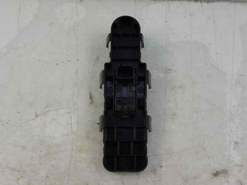 Recambio de mando elevalunas delantero derecho para citroën c4 coupe vtr plus referencia OEM IAM 8651468677  