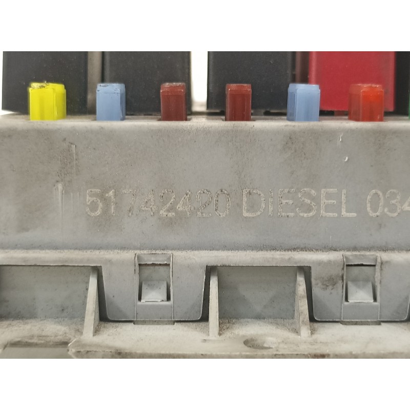 Recambio de caja reles / fusibles para alfa romeo gt (125) 1.9 jtd 16v 150/ progression referencia OEM IAM 51742420  