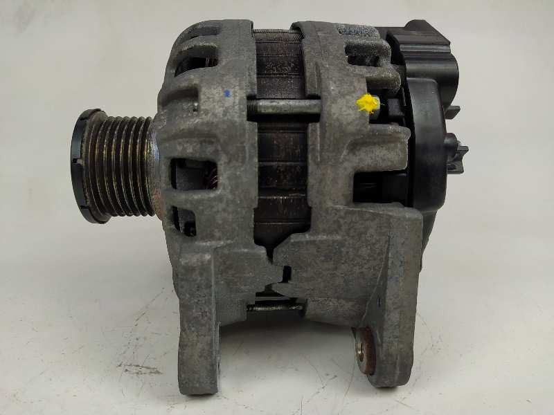 Recambio de alternador para renault captur dynamique referencia OEM IAM 231008593R  