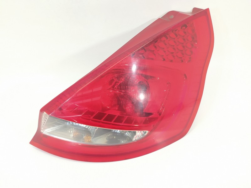 Recambio de piloto trasero derecho para ford fiesta (cb1) trend referencia OEM IAM 8A6113404AC  