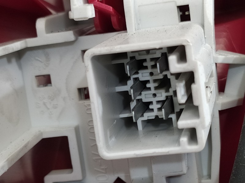 Recambio de piloto trasero derecho para ford fiesta (cb1) trend referencia OEM IAM 8A6113404AC  