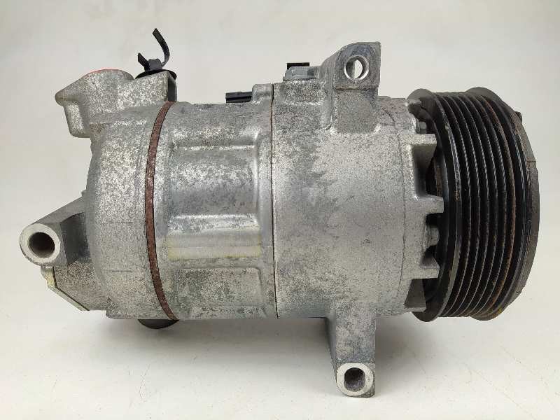 Recambio de compresor aire acondicionado para renault captur dynamique referencia OEM IAM 926000217R  