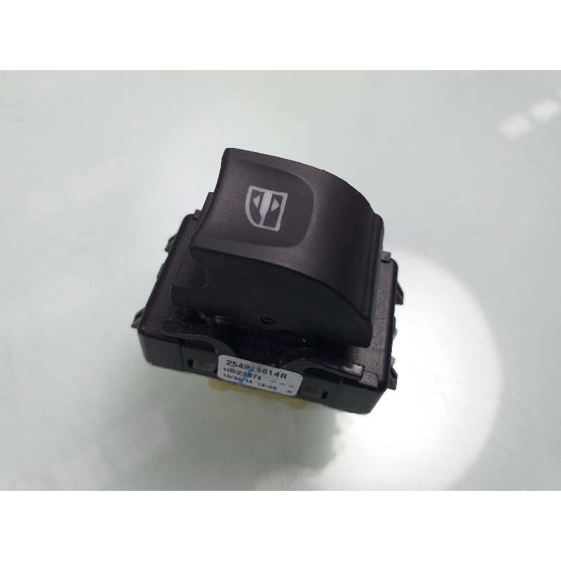 Recambio de mando elevalunas trasero derecho para renault captur dynamique referencia OEM IAM 254218614R  